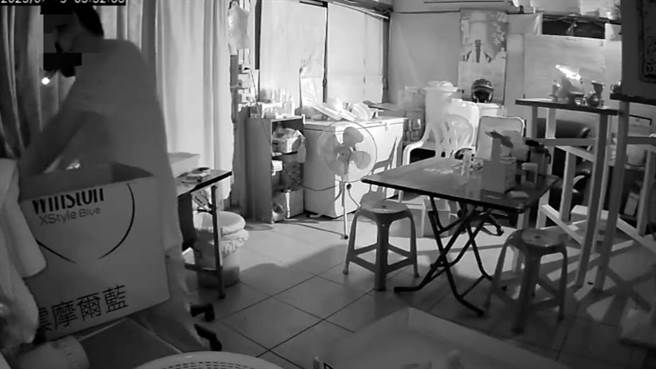 店内菸酒、饮料等被张嫌搬光，还有店家现金被偷。（读者提供／张毓翎台南传真）