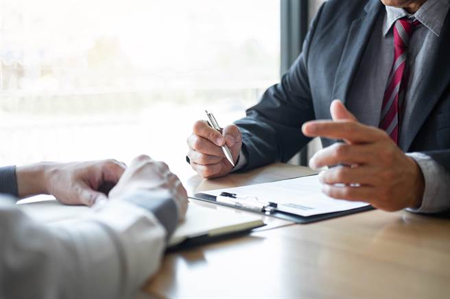 同道獵聘旗下獵聘近日報告指出，從今年上半年趨勢來看，越來越多年輕人湧向新一線城市，平均月薪則以北京的1萬8976元人民幣最高。（shutterstock）