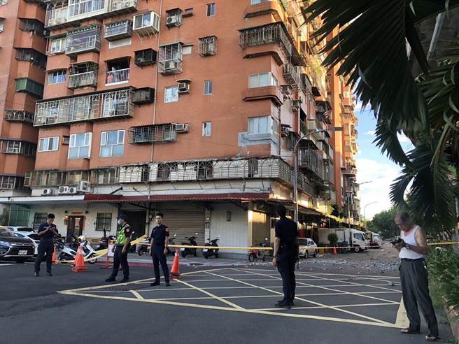 環河南路大樓發生外牆剝落事故。（警方提供）