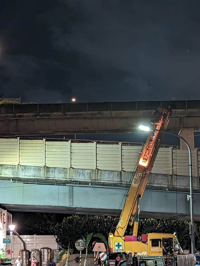 環河南路大樓發生外牆剝落事故。（警方提供）