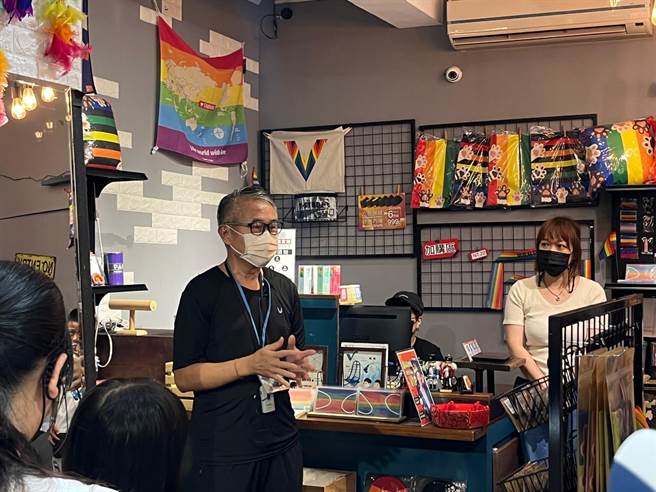 北市邀民眾於8月12日、8月26日、9月3日及9月16日走進士林商圈、萬華城區及民生社區周邊的友善店家。圖為西門小旅行。（北市商業處提供）