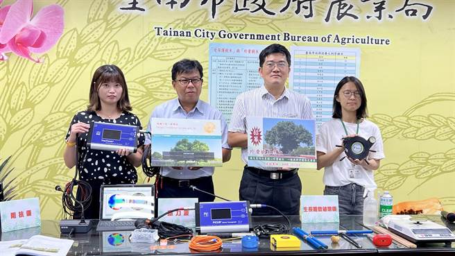 市府農業局表示，透過定期巡護，追蹤老樹健康，樹木受感染初期時，即可以及時發現，並進一步治療。（張毓翎攝）