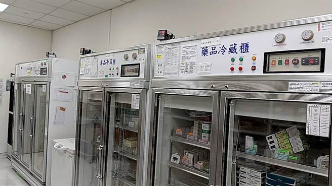 华辰保全疫苗保温设备设计温测系统，协助第一线医疗人员管理。（华辰提供）