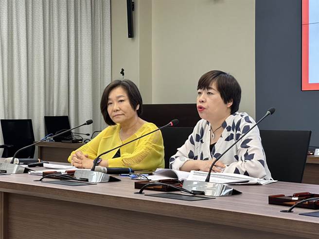 2022九合一选举，中选会及指挥中心拍板决定COVID-19非重症确诊者不得外出投票，监察院今天召开记者会指出，相关决策及操作方式未能完全符合最小侵害手段及比例原则，依法裁罚之说明有误及沟通不足，致遭剥夺人民投票权之争议，影响6万508人。（杨亚璇摄）