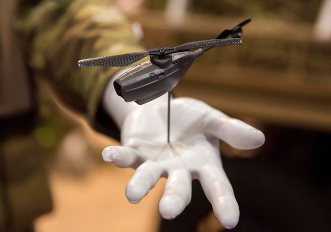 
這項美國最新的軍援計畫，將包括美國特勵達菲力爾（Teledyne FLIR LLC）製造的「黑色大黃蜂」（Black Hornet）微型監視無人機。(圖/路透社)