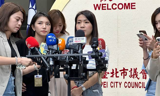 國民黨台北市議員徐巧芯26日表示，與侯辦發言人黃子哲之間的紛爭已經講開，這種小小糾紛都可以化解，「這樣應該可以變成正面案例」。（丁上程攝）