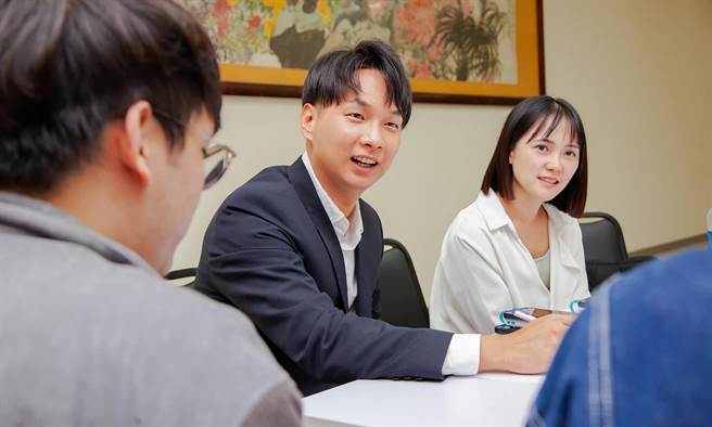 對於即將隨團出席雙城論壇，民眾黨議員陳宥丞26日表示，在一個議員合理監督跟承接柯文哲民眾黨過去對兩岸政策的立場，去是很正面的。（摘自陳宥丞臉書／丁上程台北傳真）