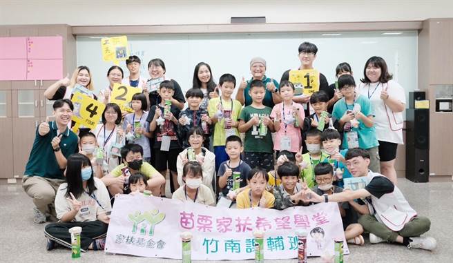 家扶中心课辅班让学童有不同学习体验。（李京升摄）