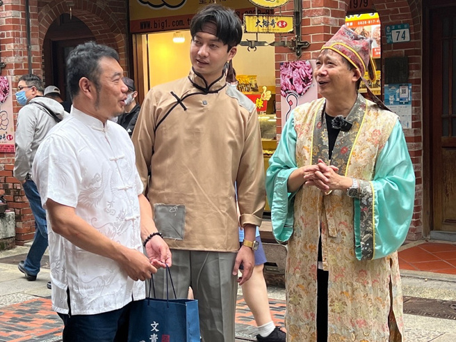 歡迎收看新北市美感教育頻道「跟著美感去旅行」深坑篇。(圖/新北市政府教育局提供)