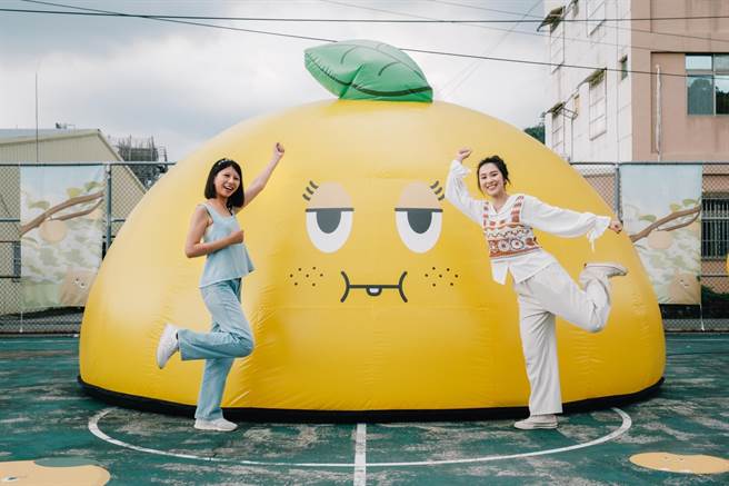 大毅老爷行旅邀东势尼好梨贺採果游程住房专案，到东势採果、到展地互动游玩。（大毅老爷行旅提供／冯惠宜台中传真）