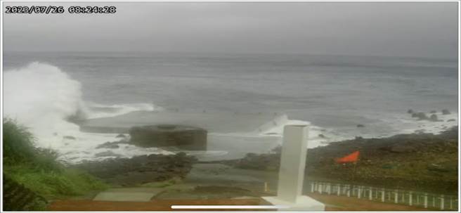 台灣東北部宜蘭沿海風浪均有3米以上浪高，且平均風力超過六級以上。（東北角風景管理處提供／吳佩蓉宜蘭傳真）