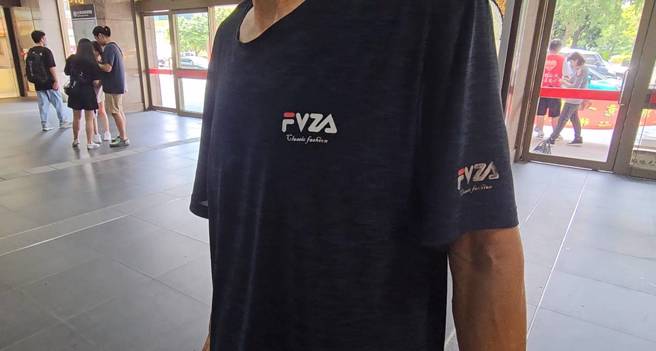 张伯伯街头流浪60年，亲曝人生感嘆。（游定刚拍摄）