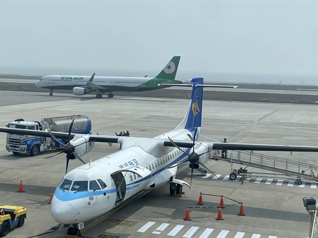 受颱风影响，27日台金空中班机以及小三通船班全天取消。（于家麒摄）