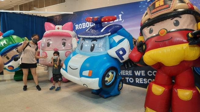 新光三越台北站前店救援小英雄波力互动特展，即日起至10月1日登场。（新光三越提供）