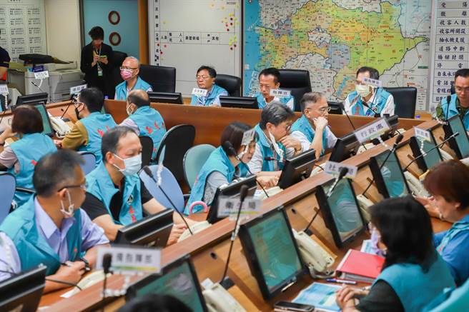 嘉义县灾害应变中心傍晚6点已时提升为一级开设，各单位进驻中心随时应变。（嘉义县政府提供／吕妍庭嘉义传真）