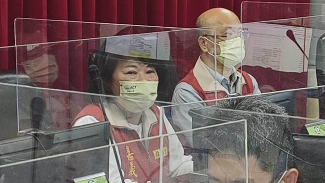 嘉義市政府災害應變中心今晚8時一級開設，市長黃敏惠宣布明天嘉義市正常上班上課。（廖素慧攝）