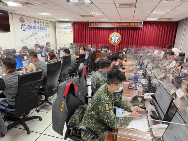 嘉義市政府災害應變中心今晚8時一級開設。（廖素慧攝）