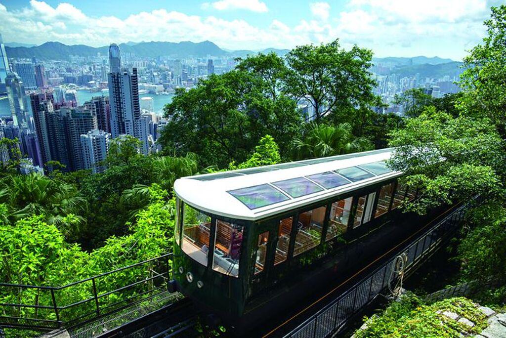 香港航線，乘坐太平山頂纜車盡覽香江風貌。　圖：名勝世界郵輪／提供