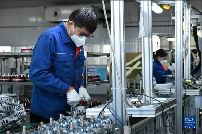 大陸國家統計局：1-6月份全國規模以上工業企業，利潤下降16.8％，降幅持續收窄。（新華社）