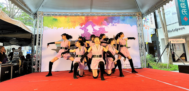 庄敬高职学生表演精彩SaKuRa舞蹈。（图/新北市政府教育局提供）