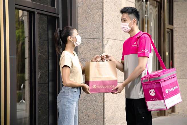 foodpanda公關也向本報證實，「當政府宣布停班停課，foodpanda保障夥伴上線安全，也會配合政府指示暫停外送服務」。（業者提供）