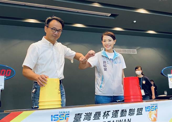 身兼新竹黨部副主委的市議員李國璋（左）27日表示，未來仍將以下架民進黨為方向，不排除與任何政黨合作。（新竹市政府提供／陳育賢新傳真）