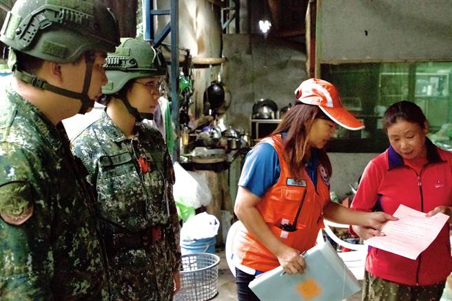 因应杜苏芮颱风可能带来的威胁，陆军第四作战协力各地方政府执行灾防兵力编组，已增派至4941员。（军方提供／林雅惠高雄传真）