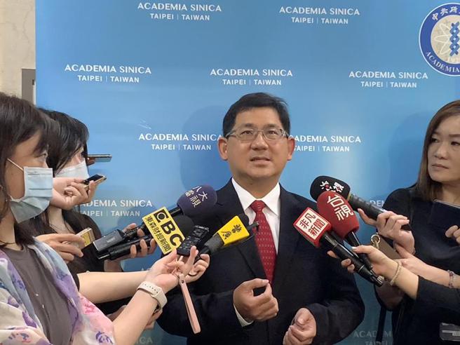 中研院经济所总体经济预测小组27日全新成员上阵，由兼任副研究员林常青代表小组报告。（图／陈碧芬）