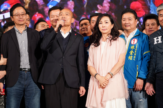 蔡正元指出，國民黨不論是將韓國瑜（左2）排在不分區立委第一名還是副總統都是極為適當的。（圖取自韓國瑜臉書）