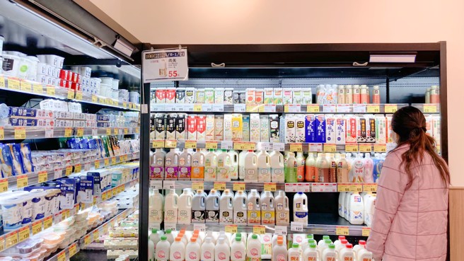 一名女子表示，母亲最近煮3餐都会加入牛奶调味，就连宵夜煮泡麵也会加。（图／示意图，中时新闻网资料照）