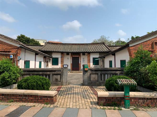 桃园市新屋区范姜老屋2、3号古蹟，市府将依文资法办理保存修復与容积移转作业。图为范姜老屋群2号老屋。（桃园市文化局提供／蔡明亘桃园传真）