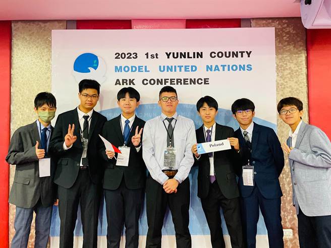 第一届模拟联合国活动，有斗六高中、斗六家商、虎尾高中、斗南高中、麦寮高中、扬子中学、维多利亚实验高中与正心中学等8所学校学生参与。（云林县府提供）