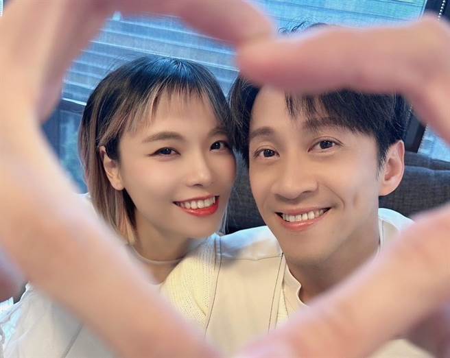 PiA与陈汉典甜蜜合照。（吴蓓雅工作室提供）