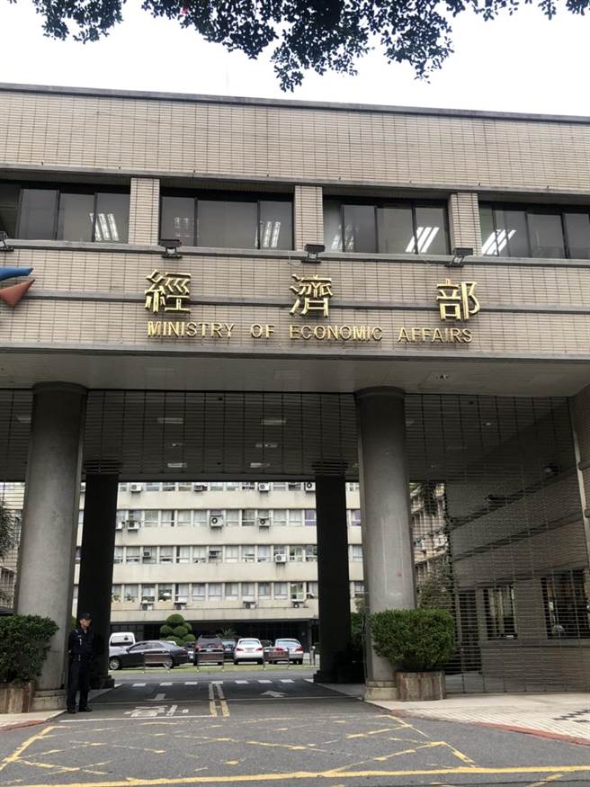 坊間8月要舉辦美國徵收碳稅對企業衝擊的ESG收費活動，卻私自抬出產業發展署名義，今遭經濟部工業局否認，除要求下架，還將移送公平會查處。(資料照)