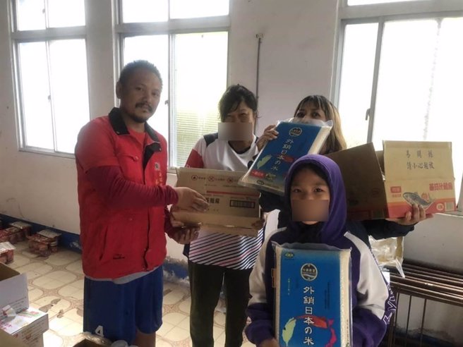 受到杜蘇芮颱風的影響，暴雨不斷和落石，阻斷台東縣海端鄉利稻村對外道路，大雨並造成停電等災情。（芥菜種會提供／林良齊台北傳真）