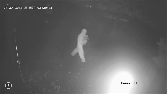 中颱杜苏芮来袭，恒春半岛27日风雨不断，不料竟还有宵小趁颱风夜行窃，不仅偷2只小鹿，还将1只偷不走的公鹿四肢綑绑随意丢弃地上。（警方提供／谢佳潾屏东传真）