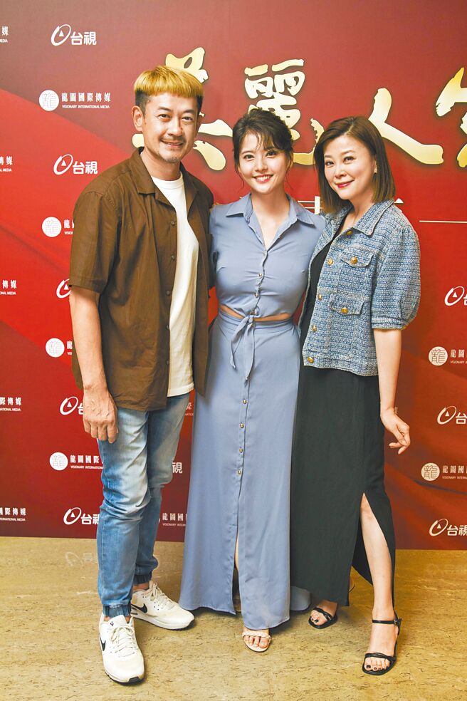 柯叔元（左起）、王乐妍、方馨3个好友出席《美丽人生》杀青酒时一起受访。（台视提供）