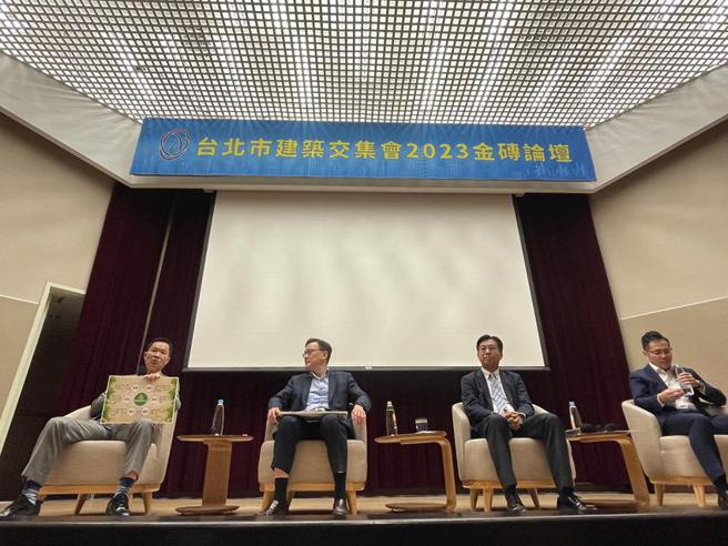 （台灣房屋集團總裁彭培業(左)今(27)日表示，大健康產業正在大崛起，集團首度跨足不動產開發代表作「新竹關西亞洲健康智慧園區」，預計將於8月正式完工落成，預約排隊進駐人數已經有400多人。圖／蔡惠芳）