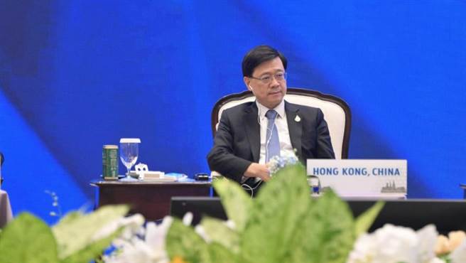 香港特首李家超去年在泰国曼谷出席亚太经济合作组织商贸谘询理事会成员对话。（香港政府新闻处）