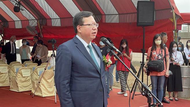 行政院副院长郑文灿今天到桃园，对于前台北市长柯文哲批郑文灿桃园市长任内财政负担大，郑文灿表示，柯文哲对于台北以外的县市异常陌生，也没有同理心。（赖佑维摄）