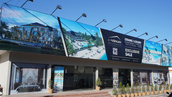 峇里岛赛努区海滩旁的Magnum销售中心，建案面积达8000平方公尺，是一栋有165户数、4层楼高的豪华公寓。（图／中央社）