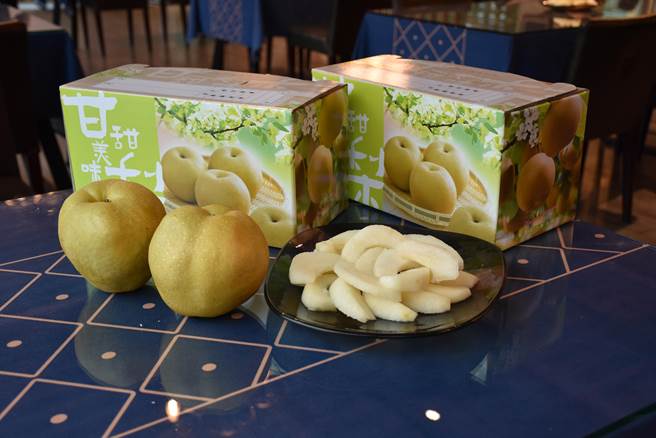 苗栗县大湖乡尊梨季即将在下周六登场，现在正是新兴梨盛产季节。（谢明俊摄）