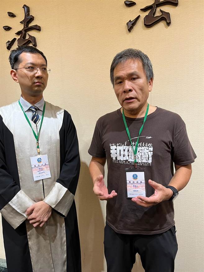 到庭聆判的刘惠宗说，感谢宪法法庭的判决（图右，林伟信摄）