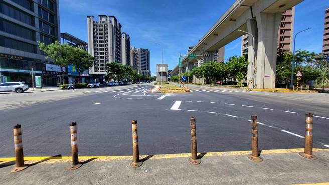 桃园市交通局于青埔高铁南路二段与文德路口设置偏心左转车道。（交通局提供／蔡明亘桃园传真）