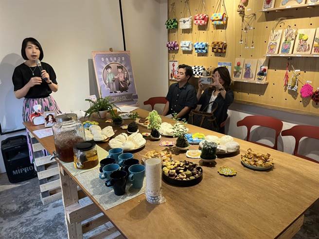 「眷永美展4.0」马村学堂社区工作坊成果展今起登场，左一为主要策画人黄琬雯。（蔡明亘摄）