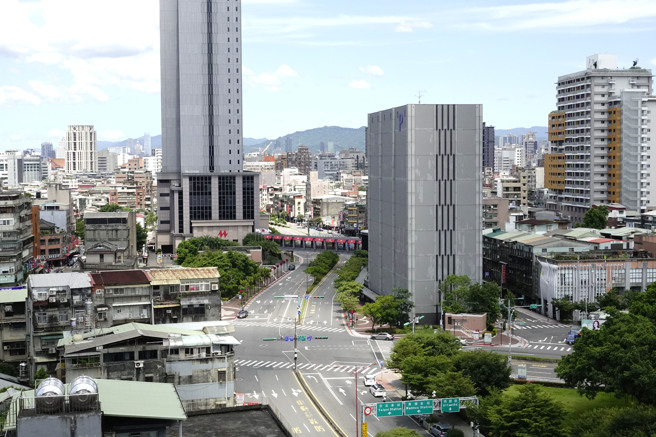 鄉民指出，該名朋友住在家裡，就可以節省龐大開銷，更何況還是單身，35K可以專心養車還能存錢沒問題。(示意圖／陳信翰攝)