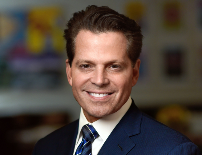 天桥资本创始人、川普手下的白宫通讯主任斯卡拉穆奇认为，美国民主、共和两党在对华政策上都应该冷静一下。（图／Skybridge Capital)