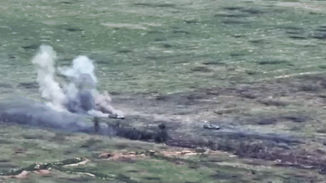 2023年7月28日，乌军再度硬攻车辆遭到俄军各式直射武器击毁。(俄国国防部）