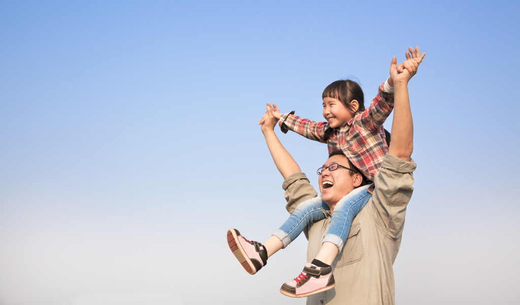 与孩子一同跑跳嬉戏，也符合「剧烈间歇性日常体能活动」的定义。（图／Shutterstock）(photo:ChinaTimes)