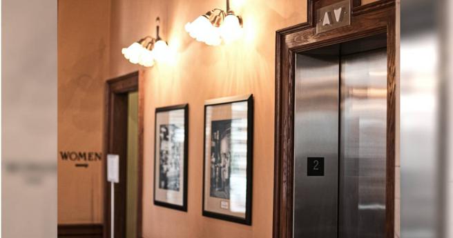 义大利一名61岁妇女，被发现陈尸在故障电梯当中。（示意图／Pexels）